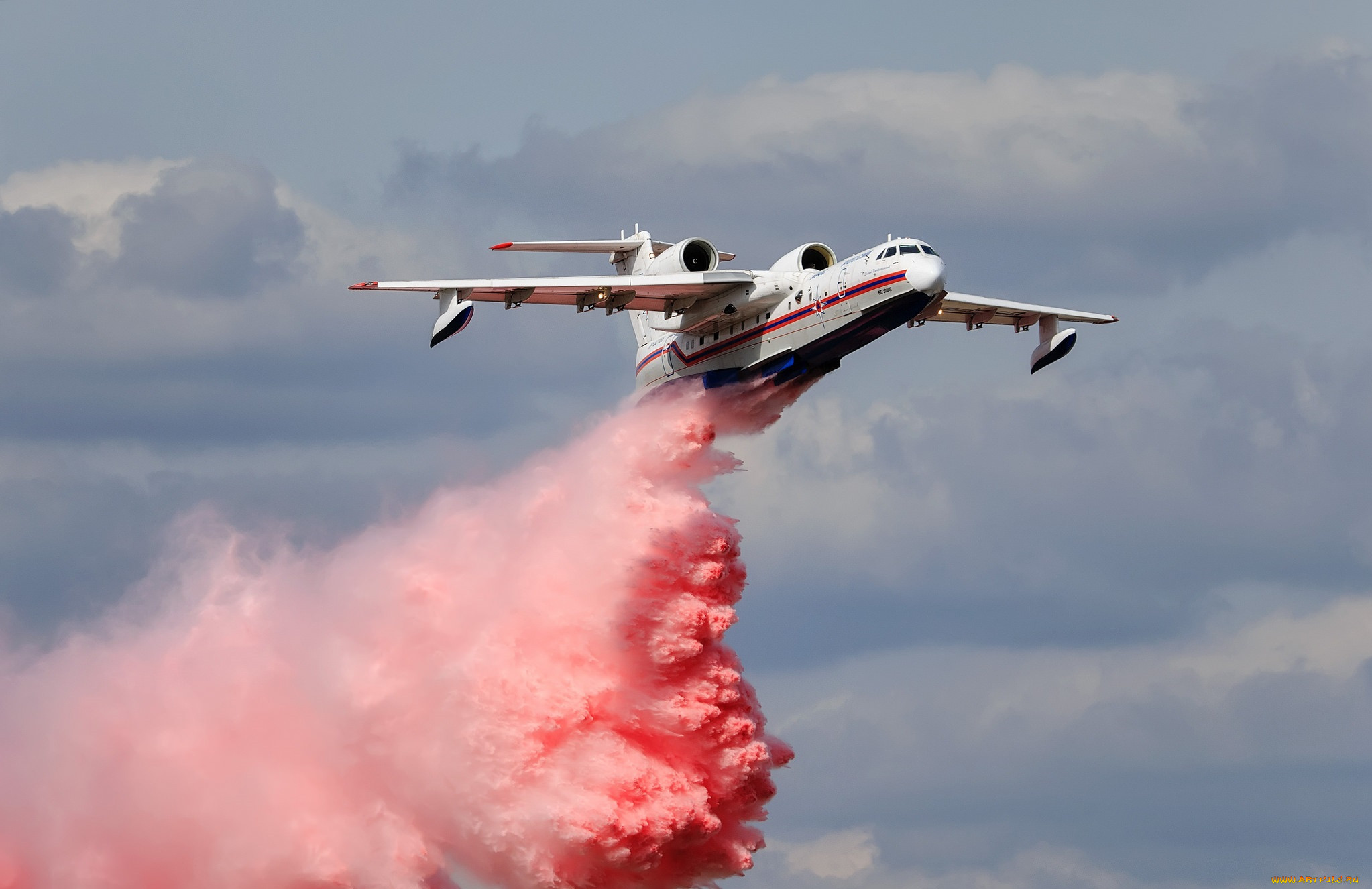 Бе 200 википедия. Бе-200 амфибия. Многоцелевой самолёт-амфибия "бе-200. Бе-200 гидросамолёт. Гидроплан пожарный.